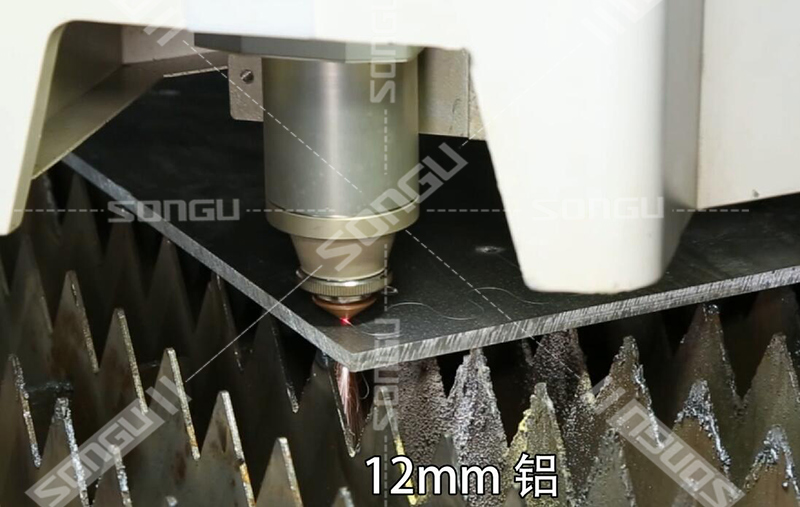 大功率光纤激光切割机切割铝板工件